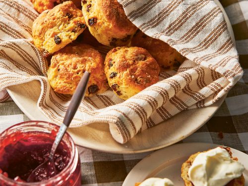 Fluffy buttermilk scones